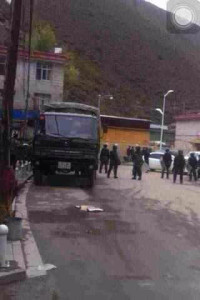 Troops moving into Driru in Nagchu.