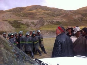 People's Armed Police and unarmed local Tibetans in Garchung Village in Dathang Township, Driru county, Nagchu.