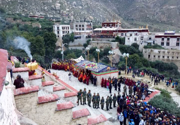 These images circulating on social media show the presence of troops among pilgrims and tourists gathering to see the thangka at Drepung for the Shoton Festival in Lhasa, a religious ceremony now appropriated by the authorities.