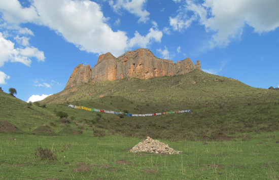 High peaks and pure earth in northern Tibet
